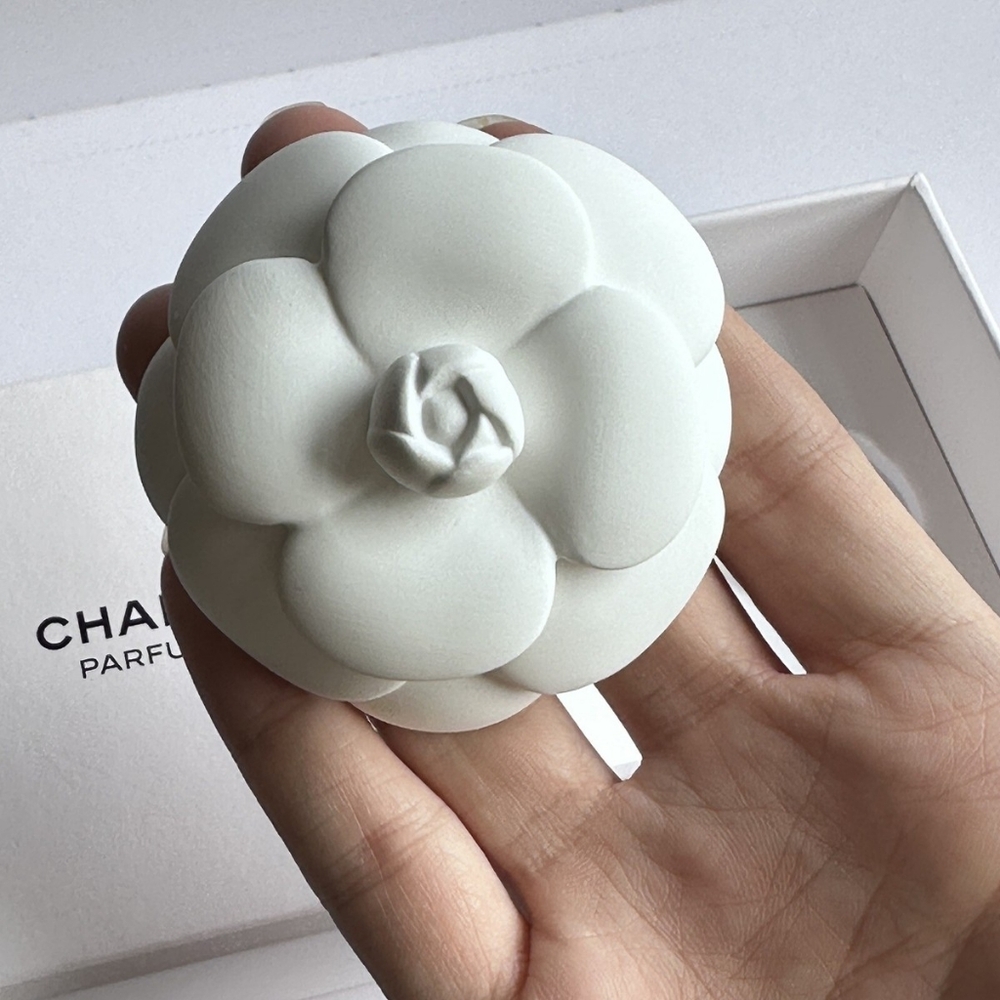 CHANEL Authentic Ceramic Camellia Parfume Me Flower